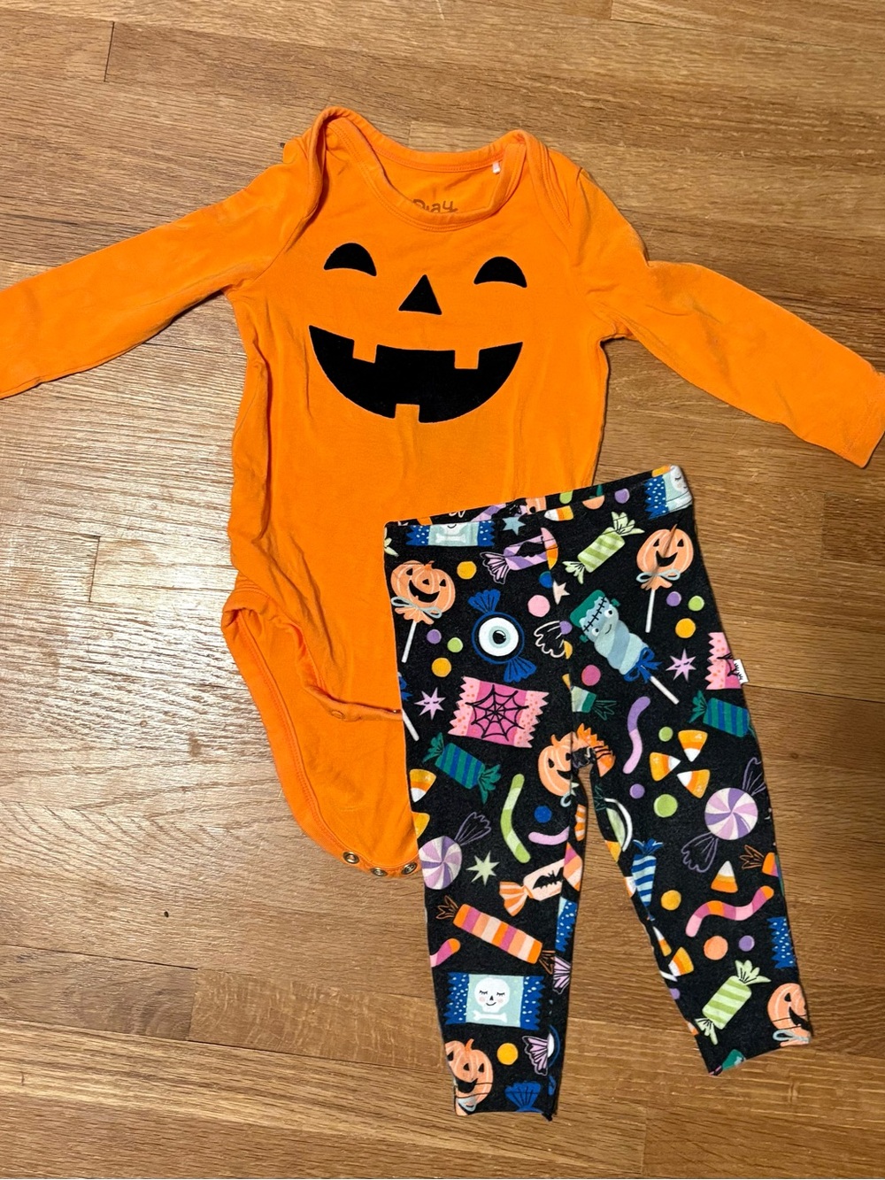 EUC little Sleepies Orange Pumpkin Jack-o'-Lantern Baby bodysuit with leggings